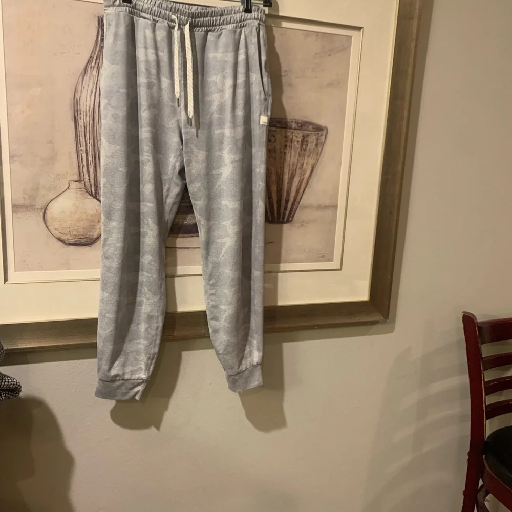 Vuori Light Gray Camouflage Pants - Picture 5 of 9